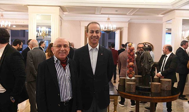 Holding ailesi iftarda bir araya geldi