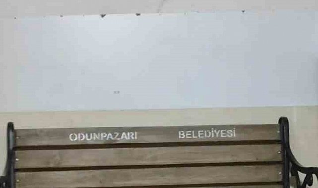İddiaya göre 'aşk acısı' sonucu parktan eve bank taşıyıp gündem oldular