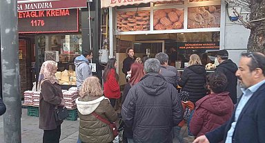 İftar saatinde meşhur tatlı kuyruğu
