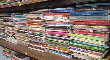 İkinci el kitap satıcılarından öğrencilere 'kitap okuma' tavsiyesi
