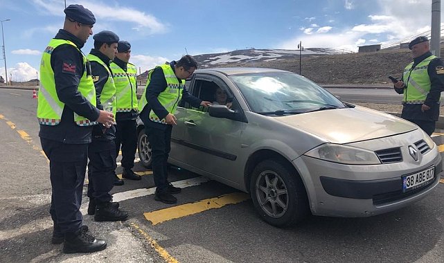 İl Jandarma Komutanı Yiğit'ten trafik denetimi