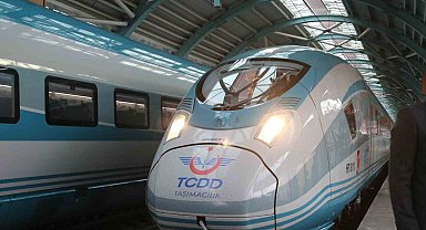 İlk seferine çıkan Yüksek Hızlı Tren Sivas'a ulaştı