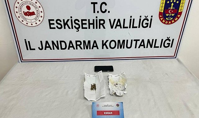 Jandarma ekipleri şüpheli araçta uyuşturucu ele geçirdi