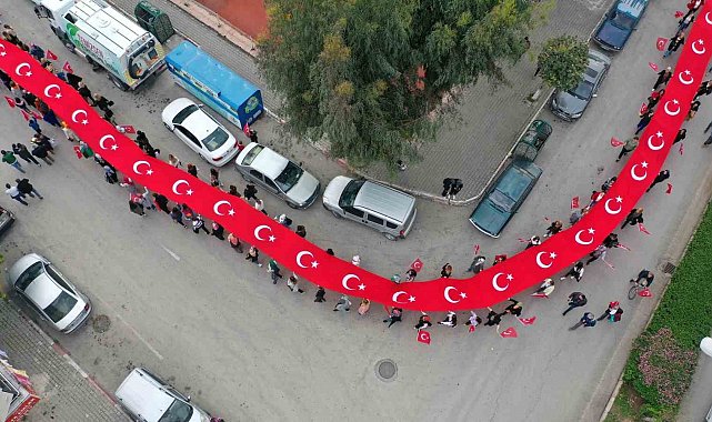 Kadın şehitler için bayraklarla yürüdü 10 bin kişi iftarda buluştu