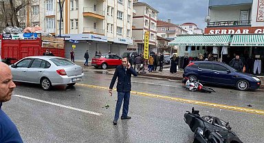 Kamyonete iki motosikletli çarptı: 1 yaralı