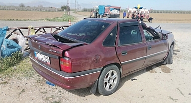 Karaman'da Otomobil Elektrik Direğine Çarptı 1 Yaralı
