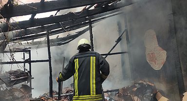 Karaman'da fırına ait depoda çıkan yangın büyümeden söndürüldü