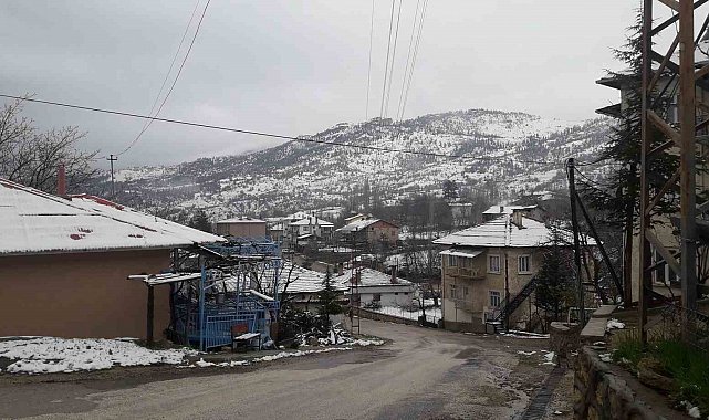 Karaman'ın yüksek kesimleri yağan karla beyaza bürüdü