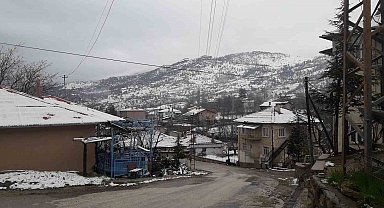 Karaman'ın yüksek kesimleri yağan karla beyaza bürüdü