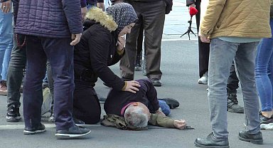 Karşıya geçmek isteyen yayaya motosiklet çarptı