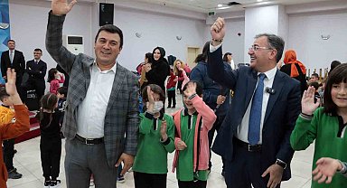 Kaymakam ve belediye başkanı çocuklarla oyun oynadı, ortaya renkli görüntüler çıktı