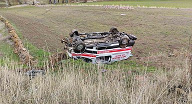 Kayseri'de ambulans takla attı: 3 yaralı