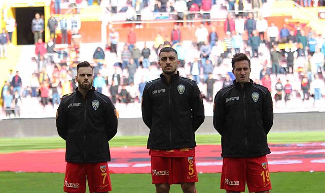 Kayserispor sahaya polis üniforması ile çıktı