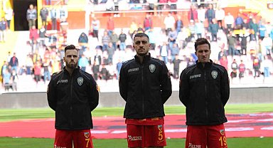 Kayserispor sahaya polis üniforması ile çıktı