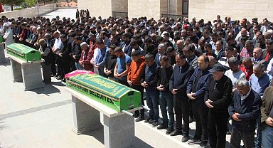 Kazada hayatını kaybeden dede ile torunu toprağa verildi
