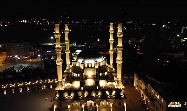 Kırıkkale'de 7'den 70'e herkes camilere akın etti: Kadir Gecesi dualarla idrak edildi