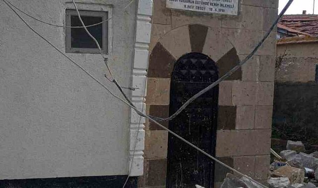 Kırşehir'de cami minaresi şiddetli rüzgarda yıkıldı