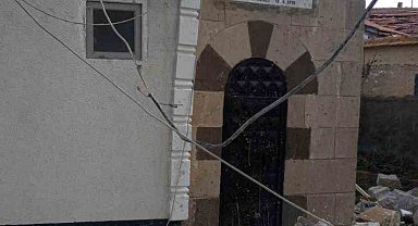 Kırşehir'de cami minaresi şiddetli rüzgarda yıkıldı