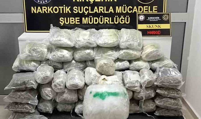 Kırşehir'de yol uygulamasında rekor miktarda uyuşturucu yakalandı