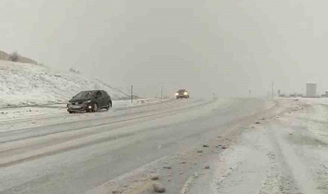 Kızıldağ geçidinde kar yağışı etkili oluyor