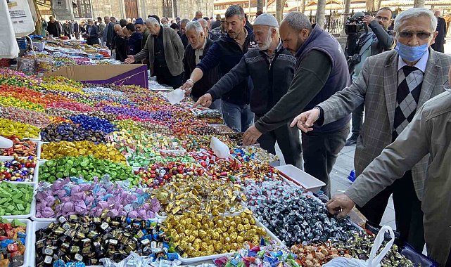Konya'da bayram alışverişini son günlere bırakanlar yoğunluk oluşturdu