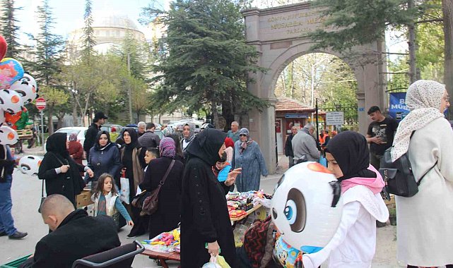 Konya'da mezarlıklarda bayram yoğunluğu