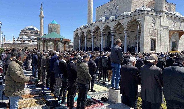 Konya'da Ramazan ayının son Cuma namazı kılındı
