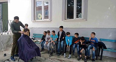 Köy okulu öğrencilerine ücretsiz bayram tıraşı