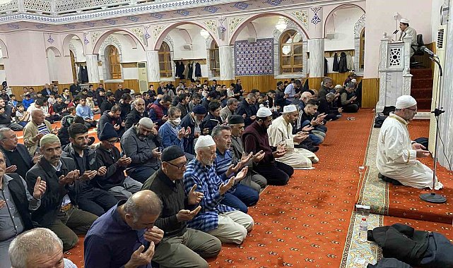 Kulu'da Kadir Gecesi'nde vatandaşlar camilere akın attı