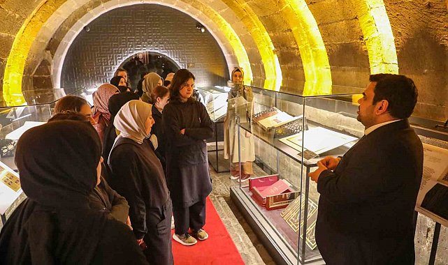 Kur'an Ayında Kur'an Sergisine Büyük İlgi