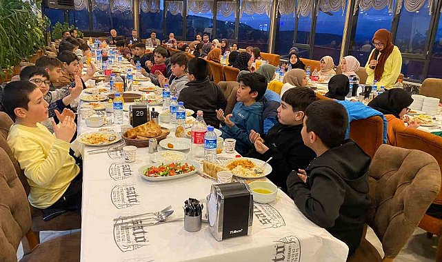 Kur'an-ı Kerim okumayı öğrenen öğrencilere iftar programı düzenlendi