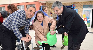 Lavanta fidanları ile otizm farkındalığı