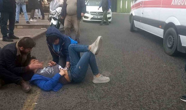 Liseli gençler arasında bıçaklı kavga: 1 yaralı