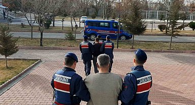 Mandıradan hırsızlık yapan 2 şüpheli jandarmanın şüphe üzerine durdurduğu araçtan çıktı