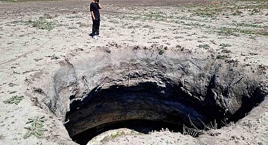Mantar arayan gençler obruk buldu