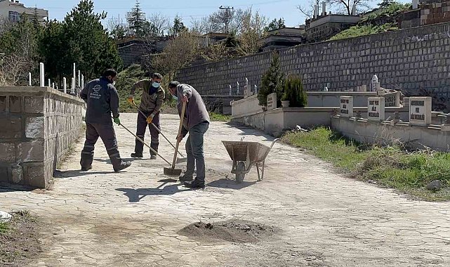 Melikgazi'de mezarlıklar bayrama hazırlanıyor
