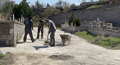 Melikgazi'de mezarlıklar bayrama hazırlanıyor