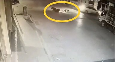 Mersin'de 2 kişinin yaralandığı kaza güvenlik kamerasında