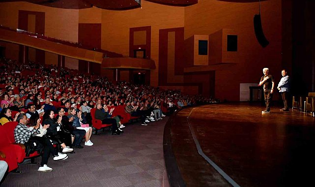 Mersin'de 'Burda Olan Burda Kalır' gösterisi seyirciyle buluştu
