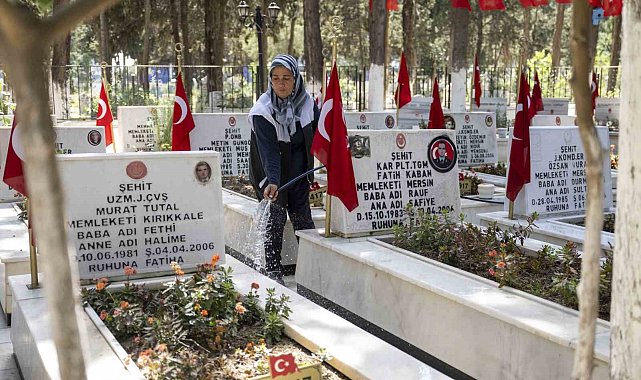 Mersin'de bayram öncesi mezarlık ve ibadethaneler temizlendi