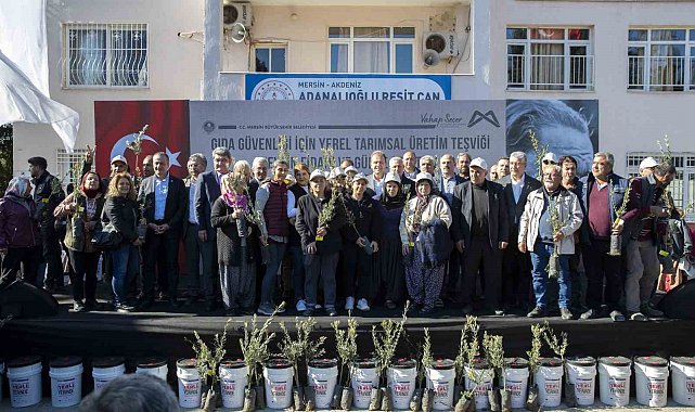 Mersin'de çiftçiye zeytin fidanı ve organik sıvı gübre desteği