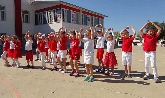 Mersin'de Rus öğrenciler 23 Nisan'ı kutladı