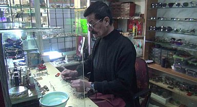 Mesleğinin son ustalarından: 45 yıldır eski gözlüklere yeniden hayat veriyor