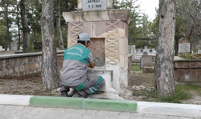 Mezarlıklarda bayram mesaisi