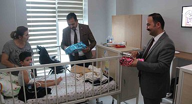MHP Sivas milletvekili adayı İpek, hastanelerdeki çocukları unutmadı