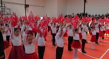 Minikler 23 Nisan'da depremzedeleri andı
