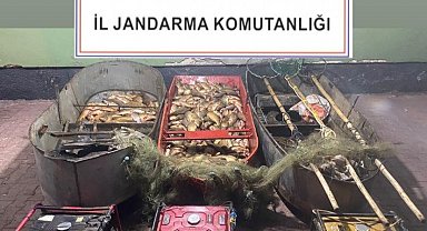 Nevşehir'de yasak yöntemlerle balık avlayan 7 kişi yakalandı
