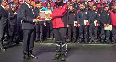 Niğde Belediyesi İtfaiye Müdürü Özmen'e 'Üstün Fedakârlık Madalyası'