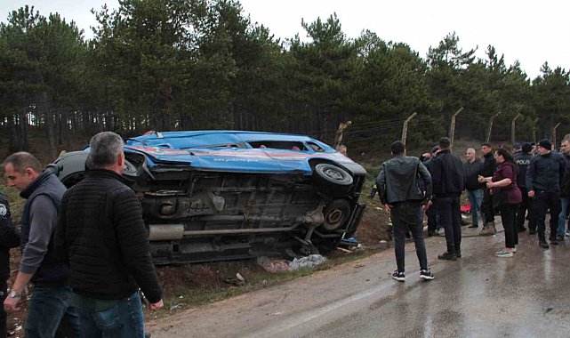 Otobüs jandarma aracına ve minibüse çarptı: 14 yaralı