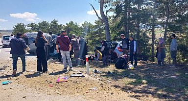 Karaman'da Otomobil yol kenarında duran otomobile çarptı: 2'si ağır, 6 yaralı